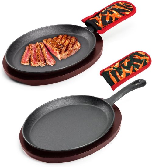 Sizzling plate with wooden base and hot mitt, cast iron fajita skillet for home and kitchen use.