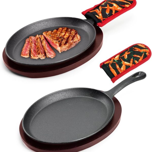 Sizzling plate with wooden base and hot mitt, cast iron fajita skillet for home and kitchen use.